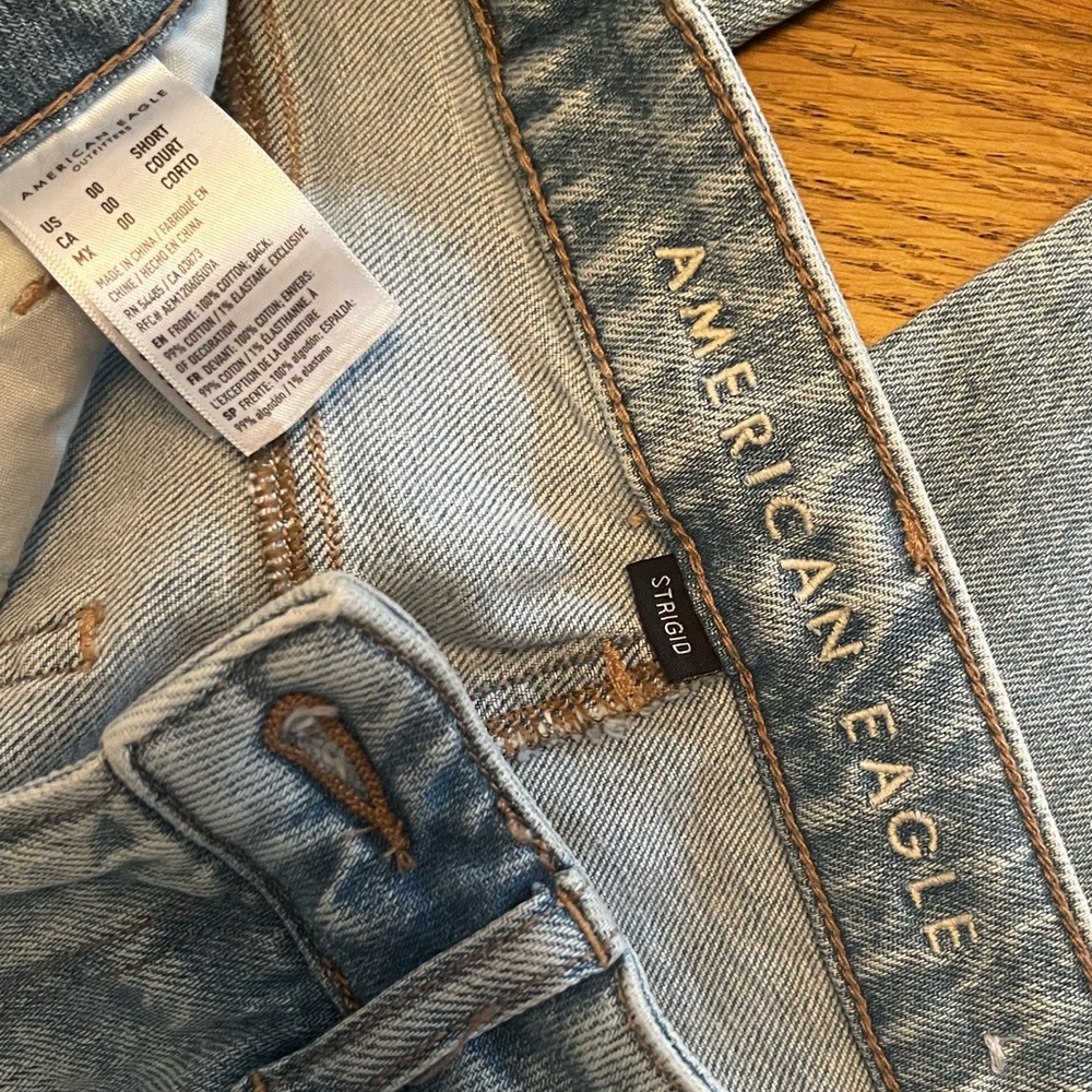 American Eagle Outfitters Light Wash Straight Jeans - Picture 4 of 4